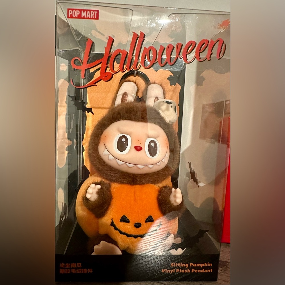 *LIMITED EDITION LABUBU* Happy Halloween Party Series in “Sitting Pumpkin”